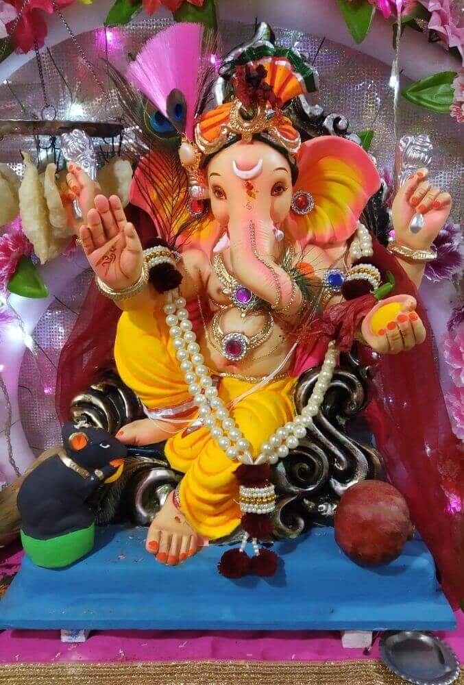 Statue of Ganesh with her rat